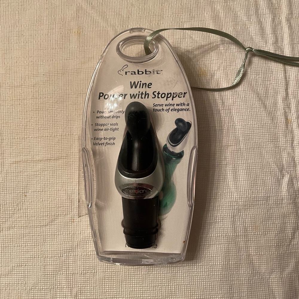 Rabbit Wine Pourer with Stopper